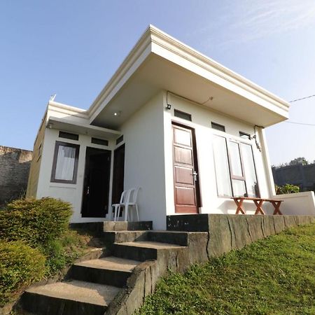 Lembur Incu Syariah Villa & Resto Lembang Exterior photo