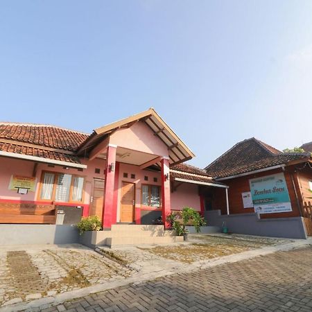Lembur Incu Syariah Villa & Resto Lembang Exterior photo