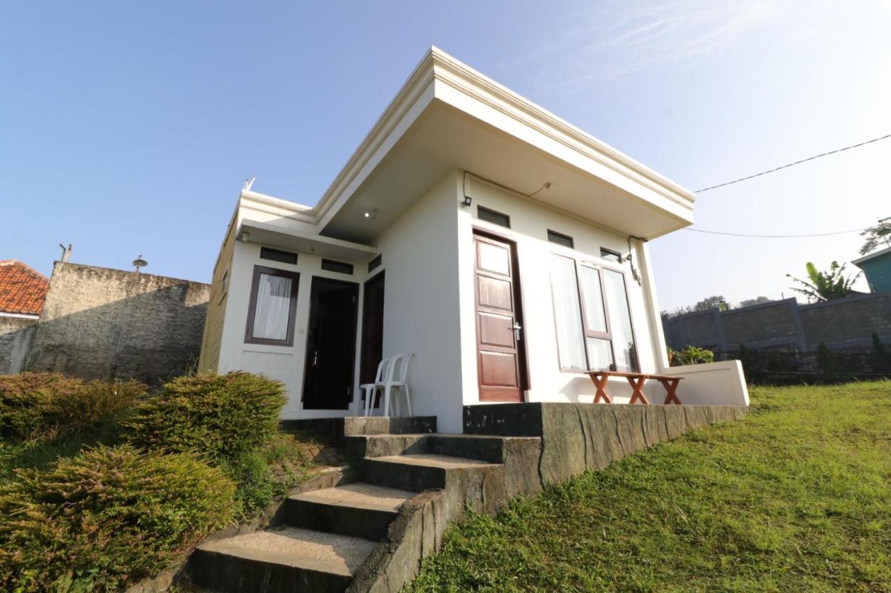 Lembur Incu Syariah Villa & Resto Lembang Exterior photo