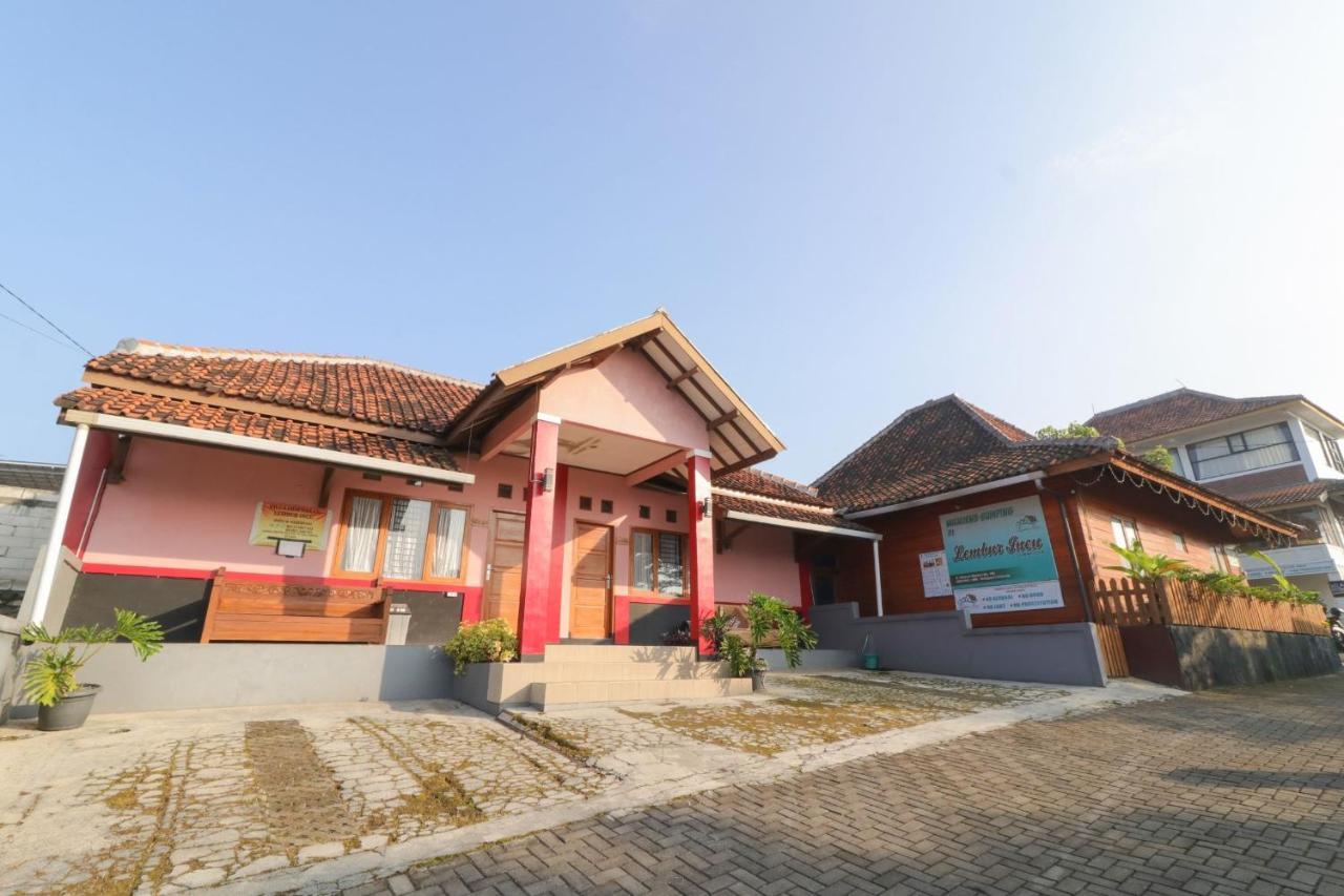 Lembur Incu Syariah Villa & Resto Lembang Exterior photo