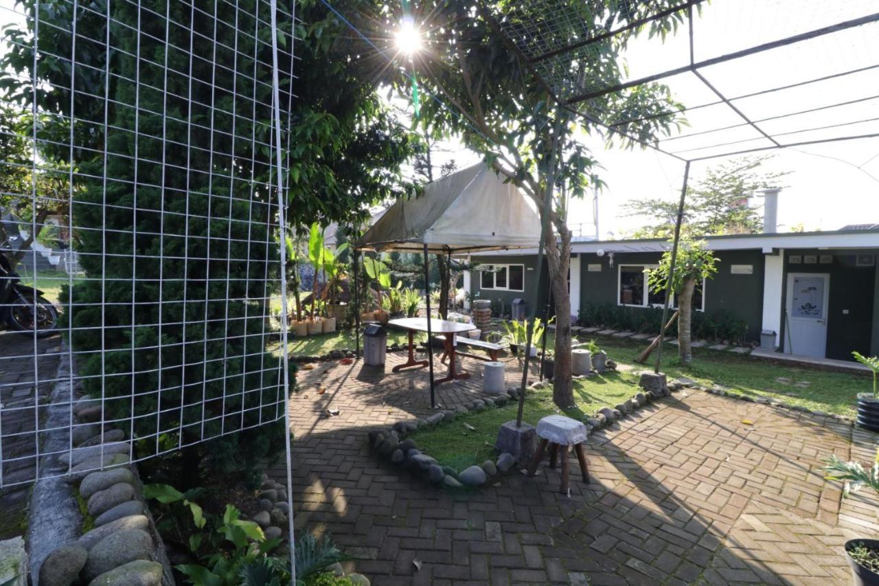 Lembur Incu Syariah Villa & Resto Lembang Exterior photo
