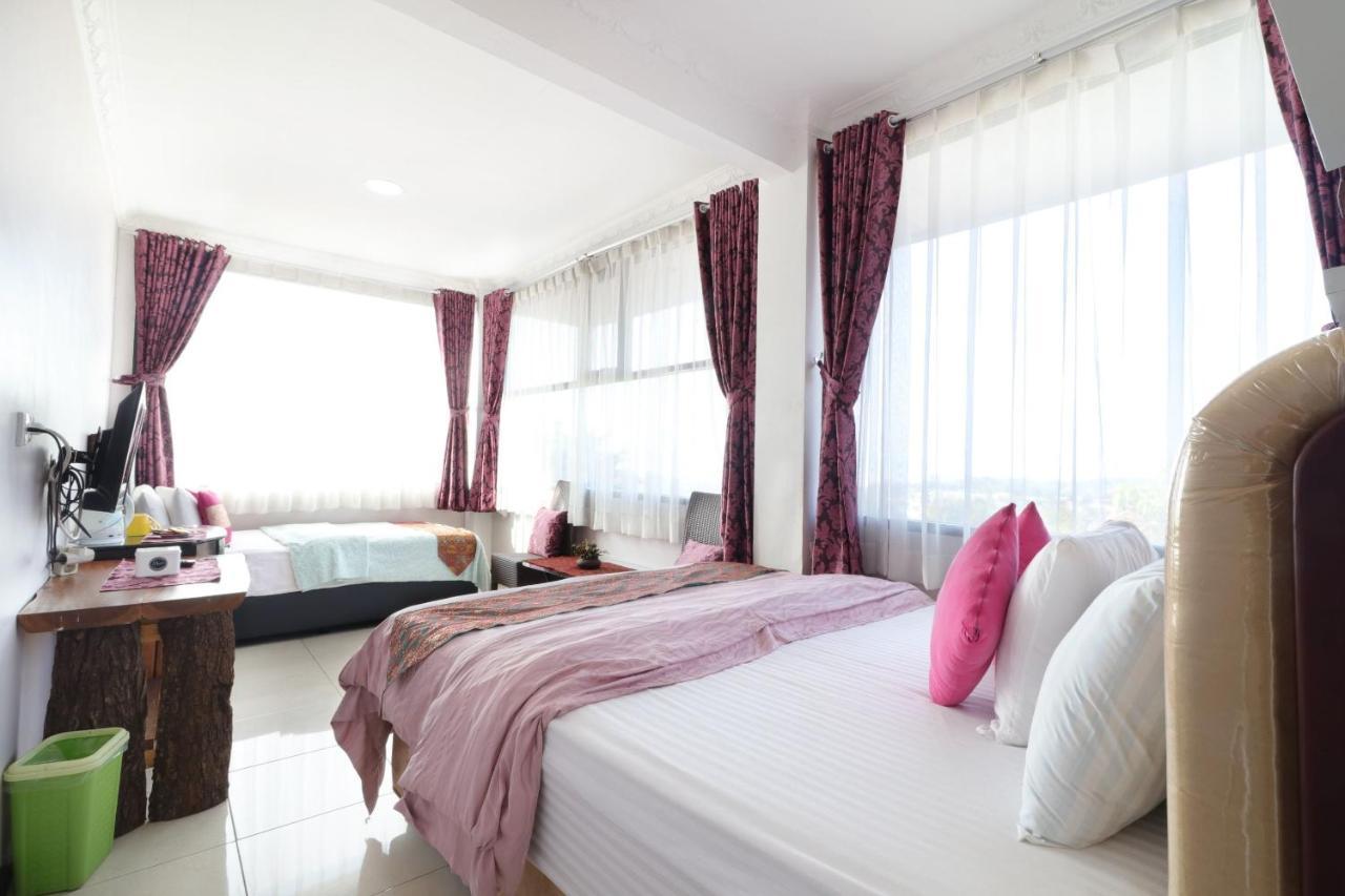 Lembur Incu Syariah Villa & Resto Lembang Exterior photo