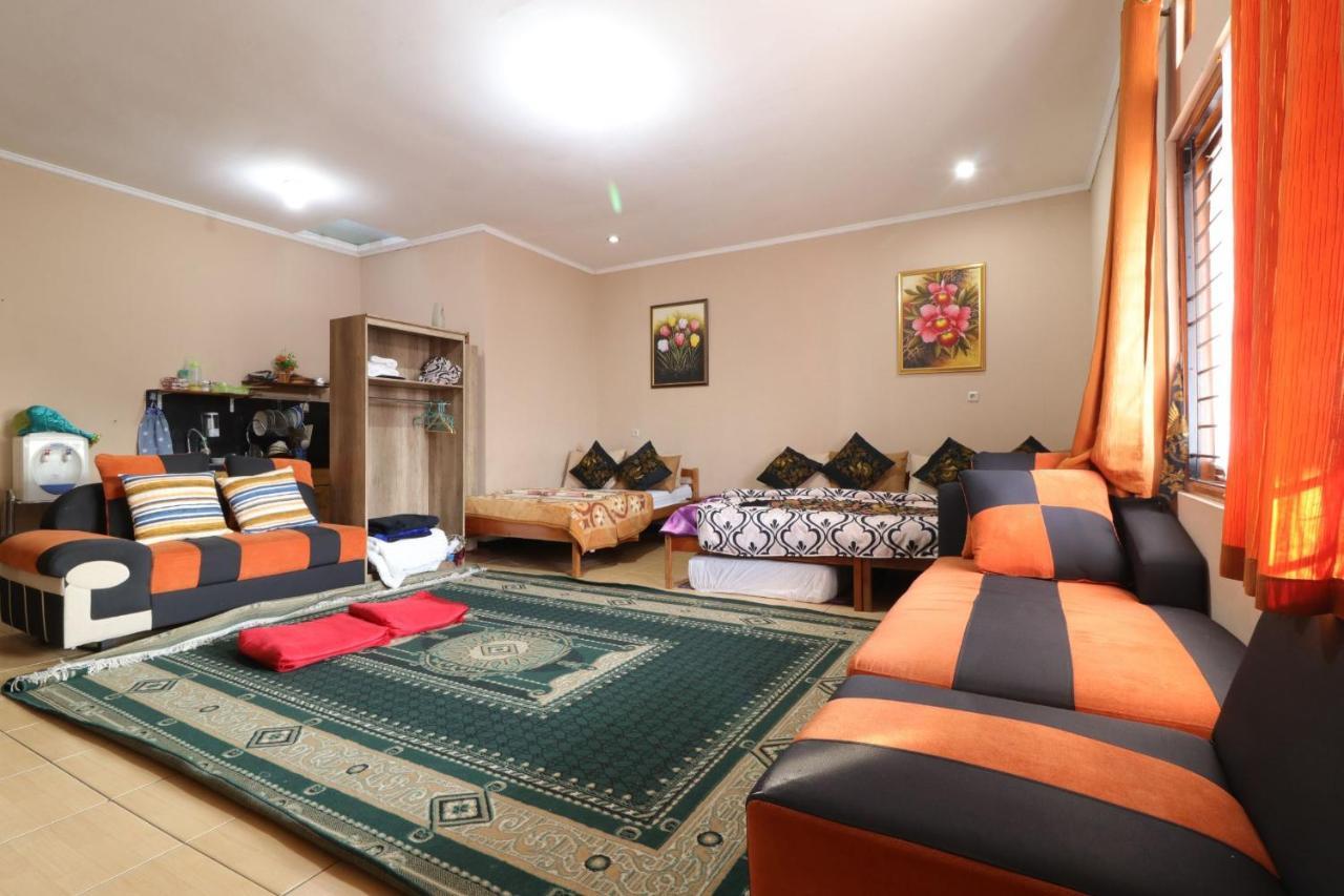 Lembur Incu Syariah Villa & Resto Lembang Exterior photo