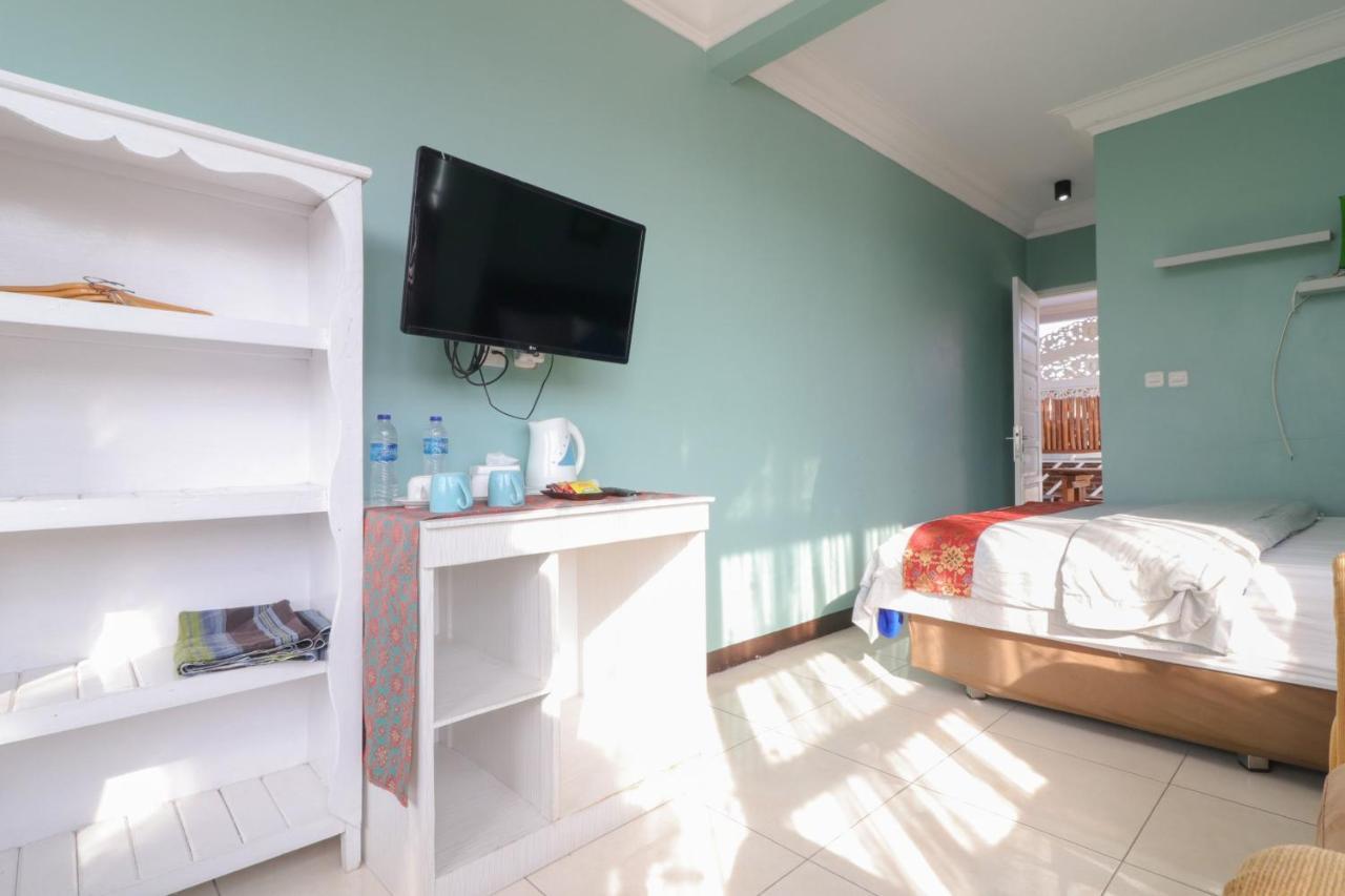 Lembur Incu Syariah Villa & Resto Lembang Exterior photo