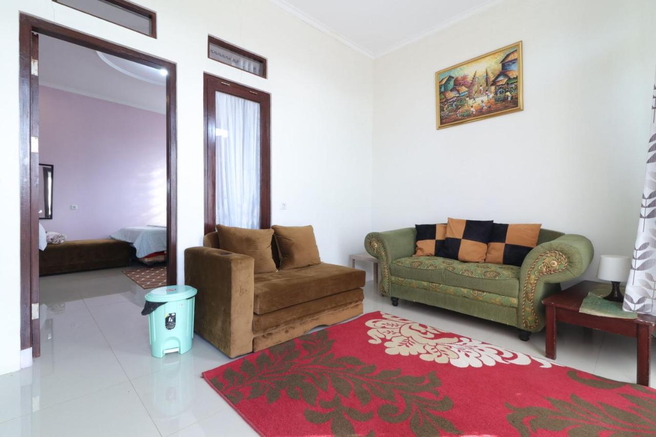 Lembur Incu Syariah Villa & Resto Lembang Exterior photo