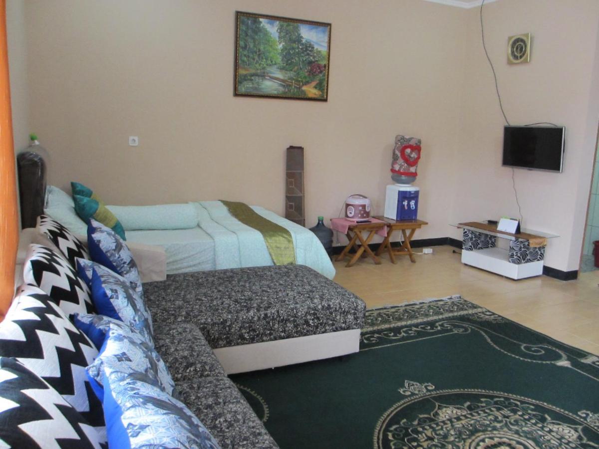 Lembur Incu Syariah Villa & Resto Lembang Exterior photo